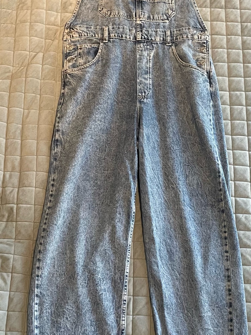 We The Free Women’s Relaxed Light Blue Denim Overalls NWOT